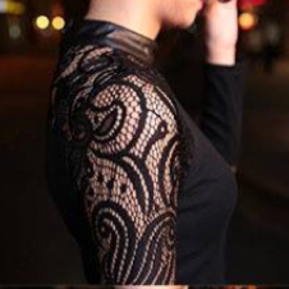 1 Size S Left! Black Lace Sleeve Top - Picture 5 of 5